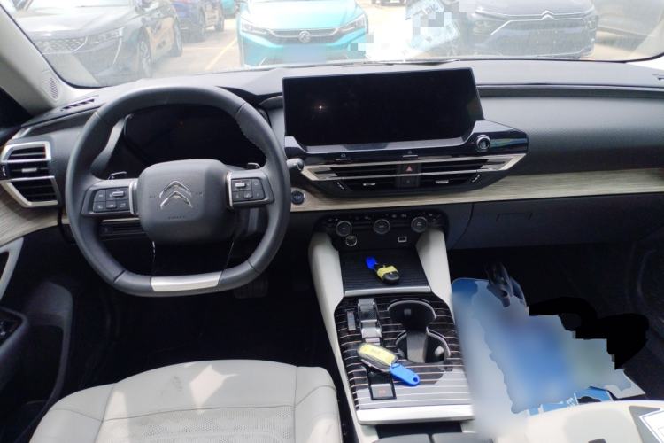 Used Citroen C5 X 2024 1.6T Traveler Extraordinary Center Console