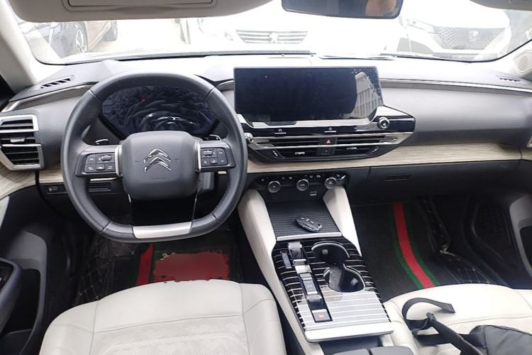 Used Citroen C5 X 2024 1.6T Traveler Extraordinary Center Console