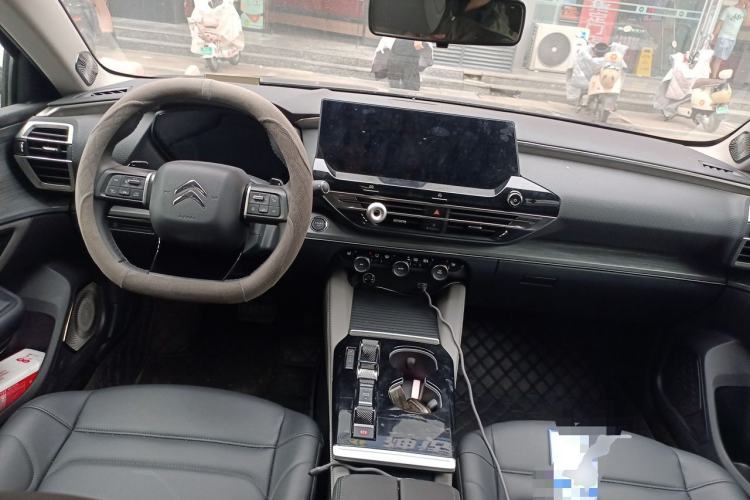 Used Citroen C5 X 2024 1.6T Extraordinary Power Center Console