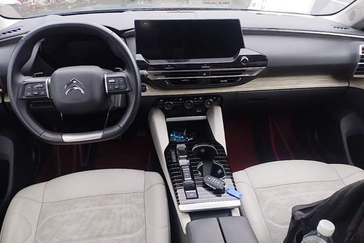 Used Citroen C5 X 2024 1.6T Traveler Extraordinary Center Console