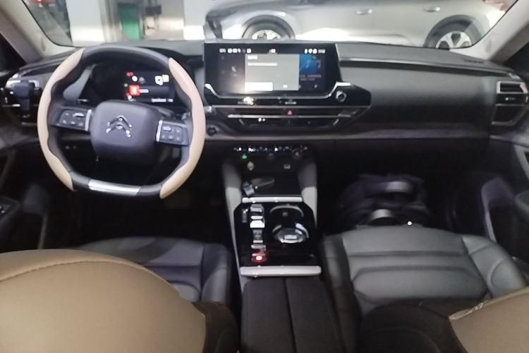 Used Citroen C5 X 2024 1.6T Extraordinary Power Center Console