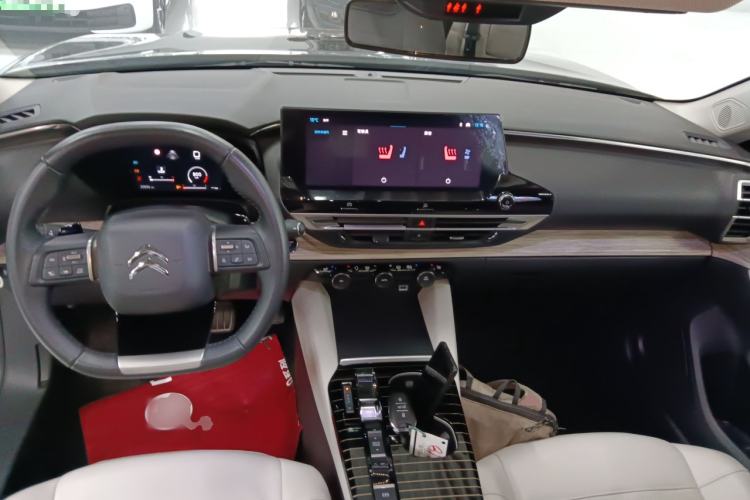 Used Citroen C5 X 2024 1.6T Traveler Extraordinary Center Console
