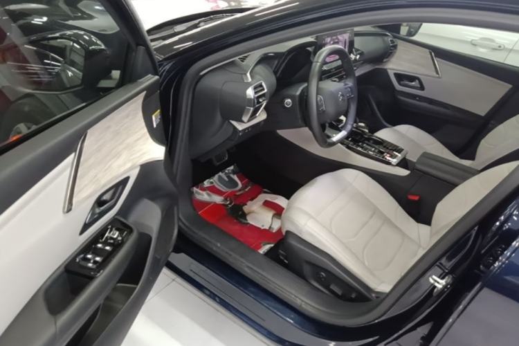 Used Citroen C5 X 2024 1.6T Traveler Extraordinary Driver Seat