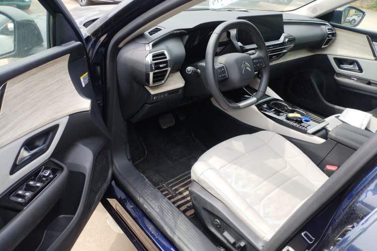 Used Citroen C5 X 2024 1.6T Traveler Extraordinary Driver Seat