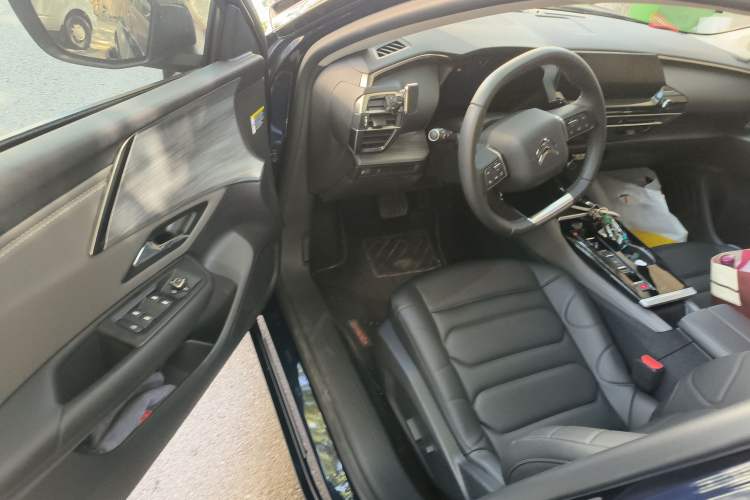 Used Citroen C5 X 2024 1.6T Enjoy the Extraordinary Driver Seat