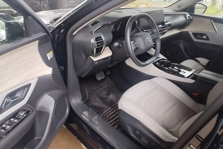 Used Citroen C5 X 2024 1.6T Traveler Extraordinary Driver Seat