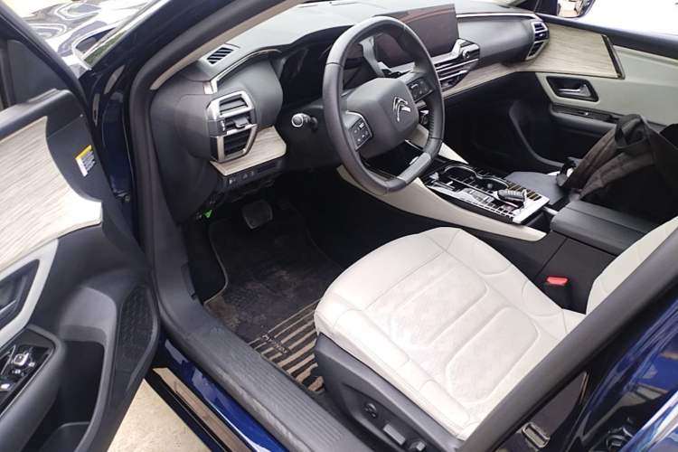 Used Citroen C5 X 2024 1.6T Traveler Extraordinary Driver Seat