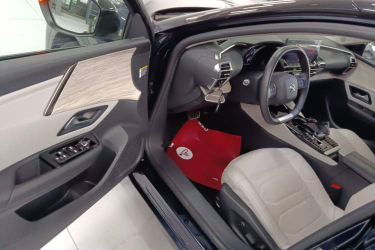 Used Citroen C5 X 2024 1.6T Traveler Extraordinary Driver Seat