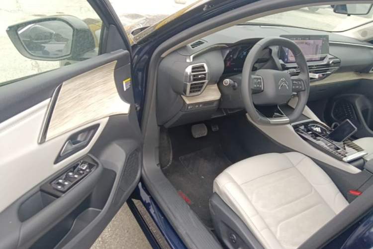 Used Citroen C5 X 2024 1.6T Traveler Extraordinary Driver Seat