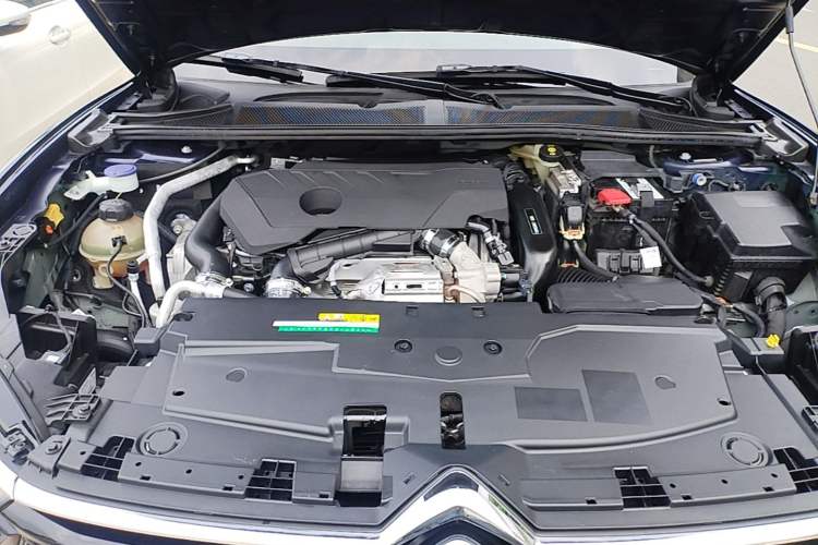 Used Citroen C5 X 2024 1.6T Traveler Extraordinary Engine Bay