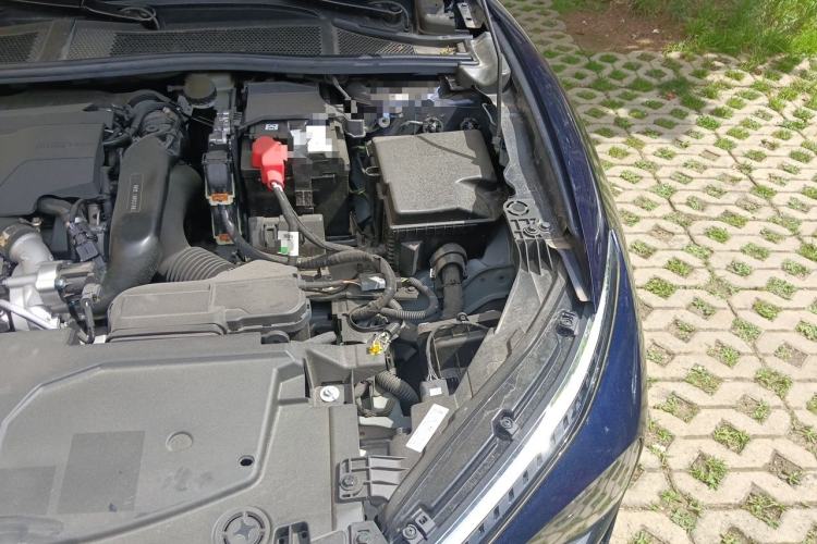 Used Citroen C5 X 2024 1.6T Traveler Extraordinary Engine Bay Left