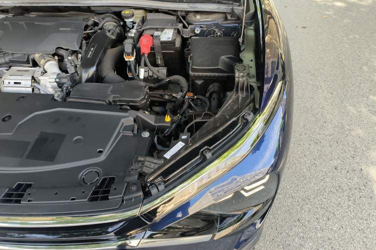 Used Citroen C5 X 2024 1.6T Enjoy the Extraordinary Engine Bay Left
