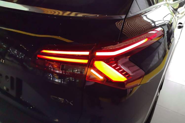 Used Citroen C5 X 2024 1.6T Extraordinary Power Exterior 3
