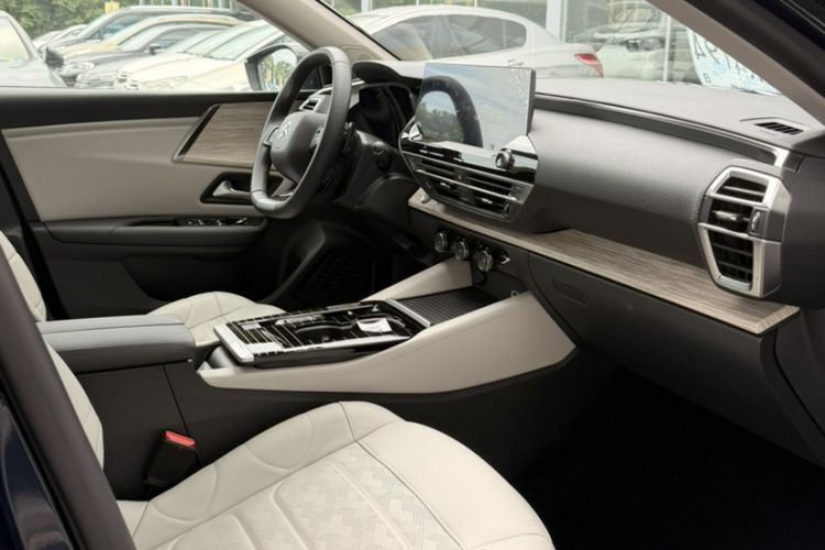 Used Citroen C5 X 2024 1.6T Traveler Extraordinary Exterior 3