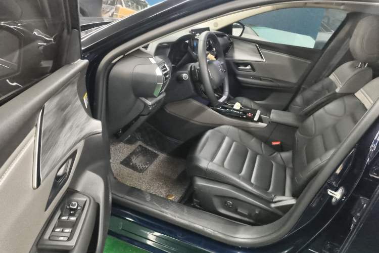 Used Citroen C5 X 2024 1.6T Extraordinary Power Interior 3