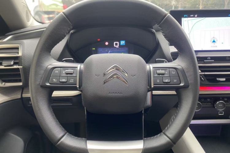 Used Citroen C5 X 2024 1.6T Traveler Extraordinary Interior 8