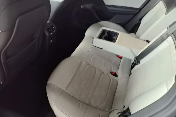 Used Citroen C5 X 2024 1.6T Traveler Extraordinary Left Rear Seat