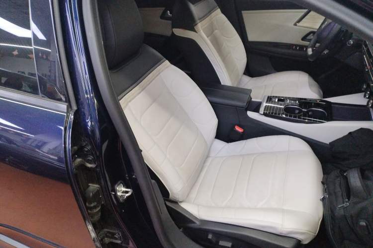 Used Citroen C5 X 2024 1.6T Traveler Extraordinary Right Front Seat