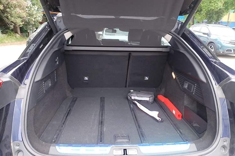Used Citroen C5 X 2024 1.6T Traveler Extraordinary Trunk