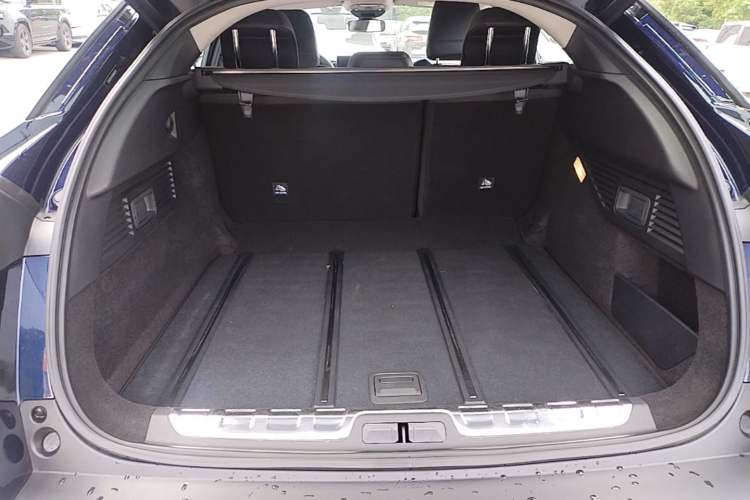 Used Citroen C5 X 2024 1.6T Traveler Extraordinary Trunk