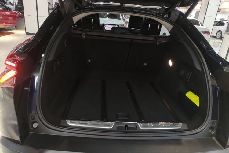 Used Citroen C5 X 2024 1.6T Traveler Extraordinary Trunk