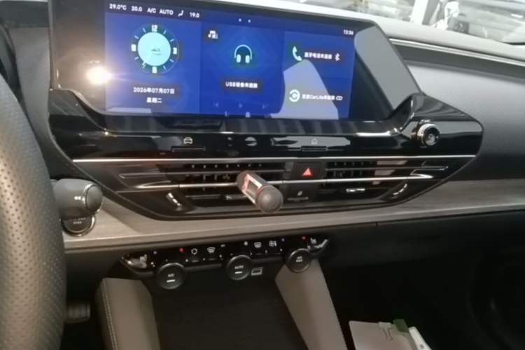 Used Citroen C5 X 2024 1.6T Enjoy the Extraordinary Audio And AC Panel