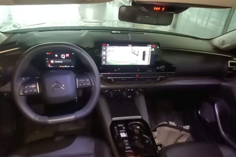 Used Citroen C5 X 2024 1.6T Extraordinary Power Center Console