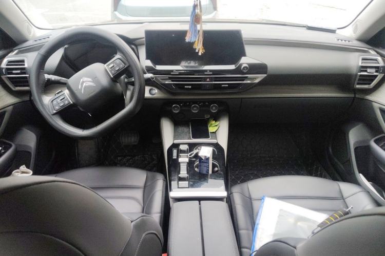 Used Citroen C5 X 2024 1.6T Extraordinary Power Center Console