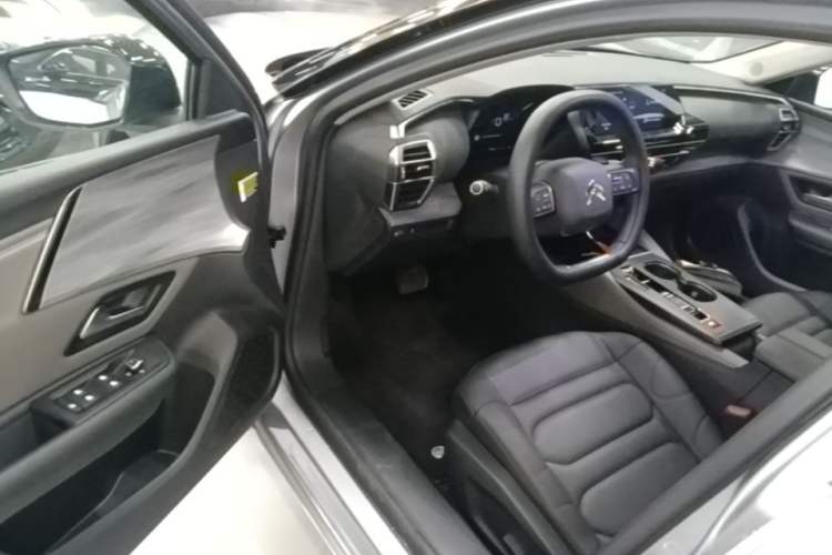 Used Citroen C5 X 2024 1.6T Enjoy the Extraordinary Driver Seat