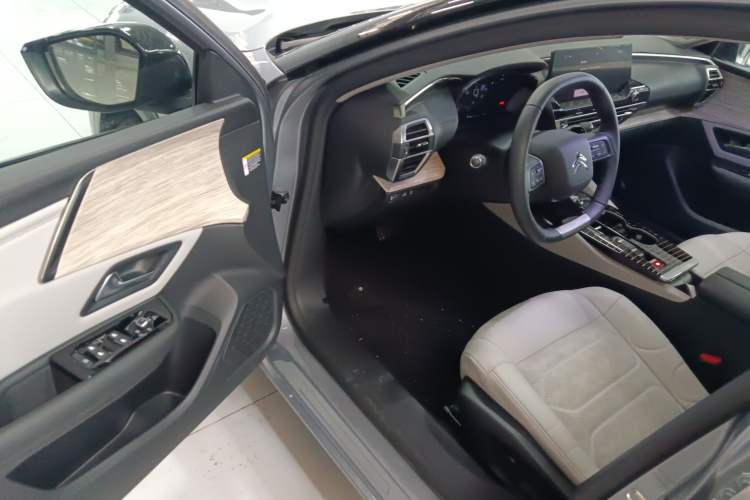 Used Citroen C5 X 2024 1.6T Traveler Extraordinary Driver Seat