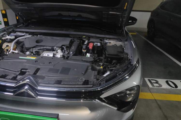 Used Citroen C5 X 2024 1.6T Enjoy the Extraordinary Engine Bay Left