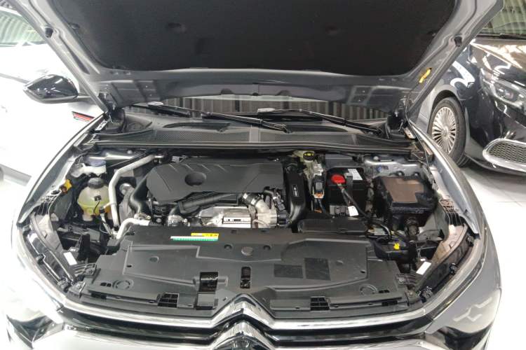 Used Citroen C5 X 2024 1.6T Traveler Extraordinary Engine Bay