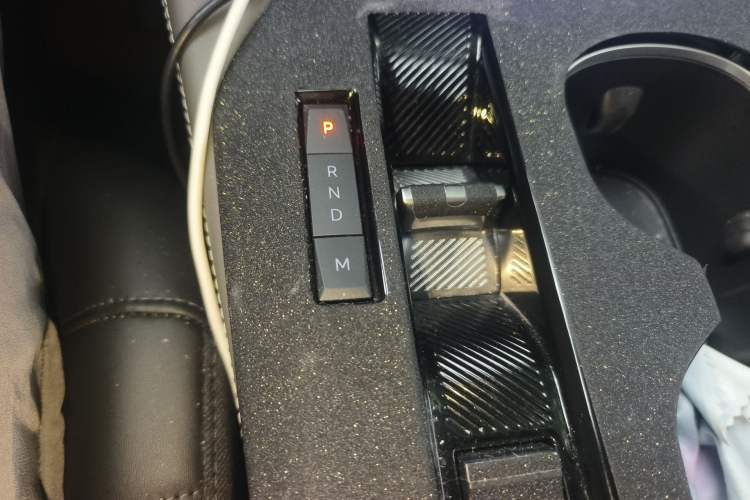 Used Citroen C5 X 2024 1.6T Extraordinary Power Gear Lever