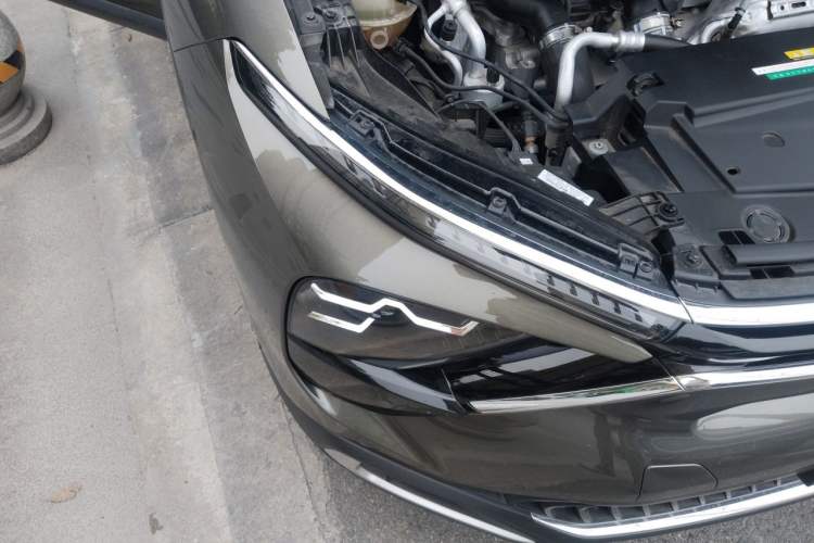 Used Citroen C5 X 2024 1.6T Extraordinary Power Right Front Headlight