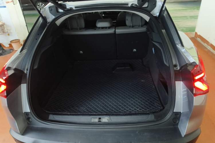 Used Citroen C5 X 2024 1.6T Enjoy the Extraordinary Trunk