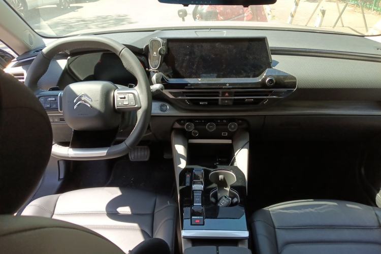 Used Citroen C5 X 2024 1.6T Extraordinary Power Center Console
