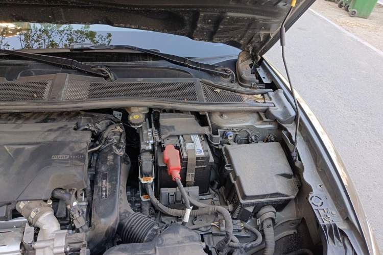 Used Citroen C5 X 2024 1.6T Enjoy the Extraordinary Engine Bay Left