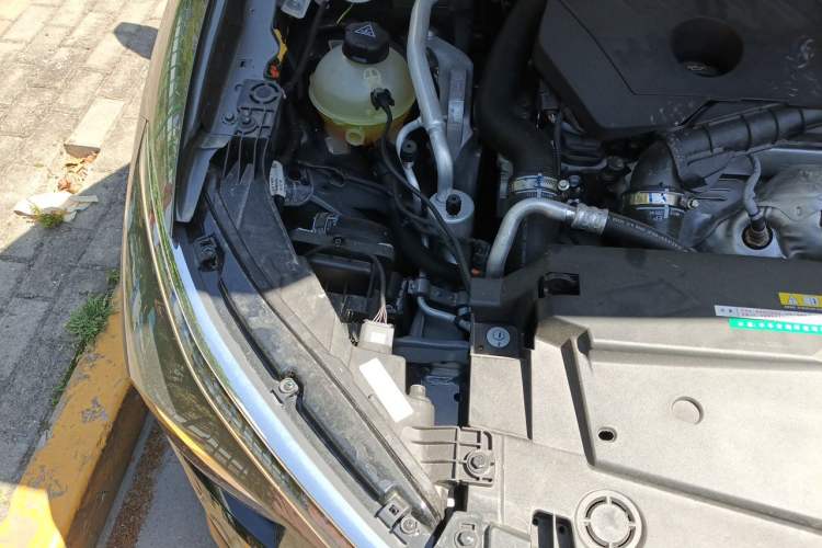 Used Citroen C5 X 2024 1.6T Extraordinary Power Engine Bay Right