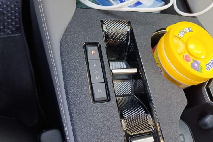 Used Citroen C5 X 2024 1.6T Enjoy the Extraordinary Gear Lever