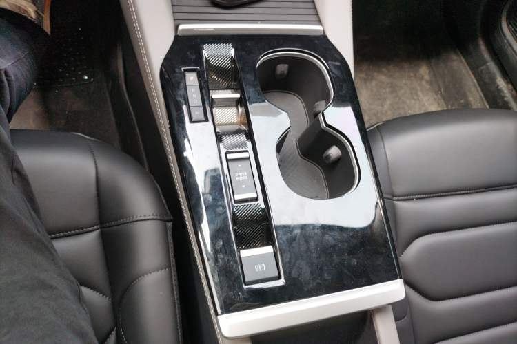 Used Citroen C5 X 2024 1.6T Extraordinary Power Gear Lever