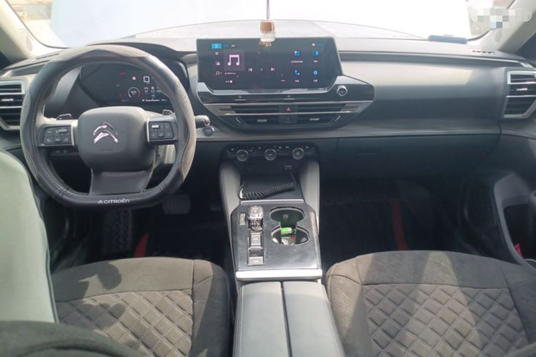 Used Citroen C5 X 2024 1.6T Extraordinary Power Center Console