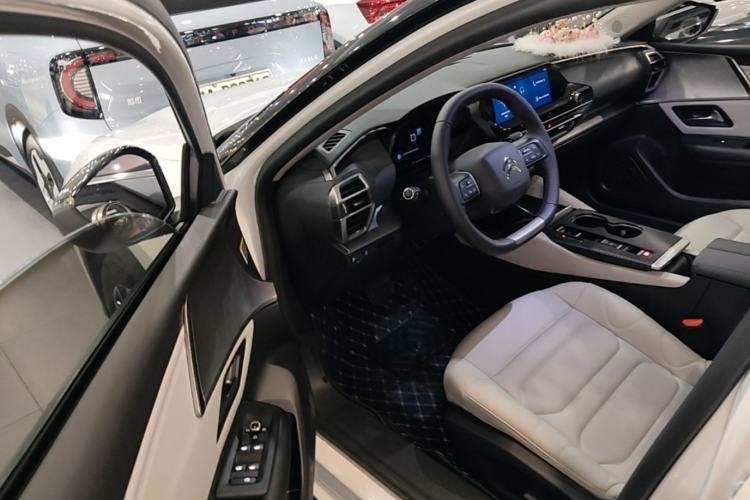 Used Citroen C5 X 2024 1.6T Enjoy the Extraordinary Driver Seat