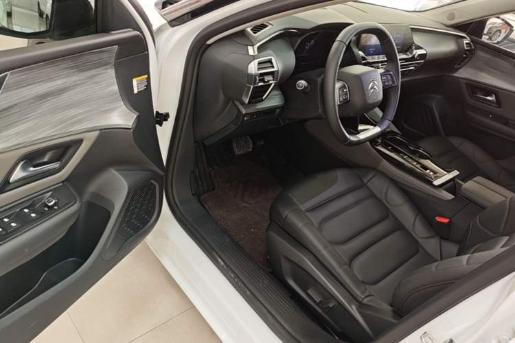 Used Citroen C5 X 2024 1.6T Enjoy the Extraordinary Driver Seat
