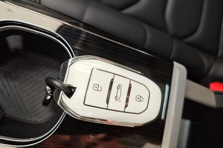 Used Citroen C5 X 2024 1.6T Enjoy the Extraordinary Interior 1