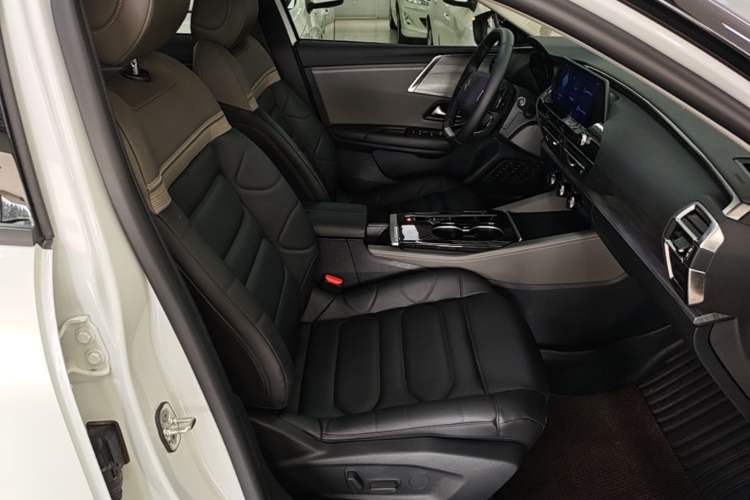 Used Citroen C5 X 2024 1.6T Enjoy the Extraordinary Right Front Seat