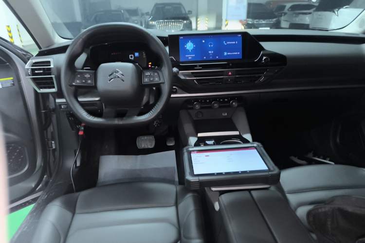 Used Citroen C5 X 2025 Model 1.6T Overseas Edition Center Console