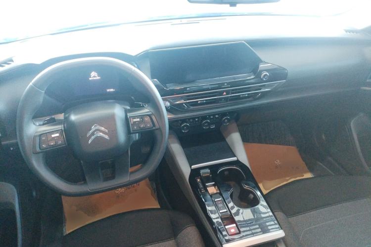 Used Citroen C5 X 2025 Model 1.6T Overseas Edition Center Console