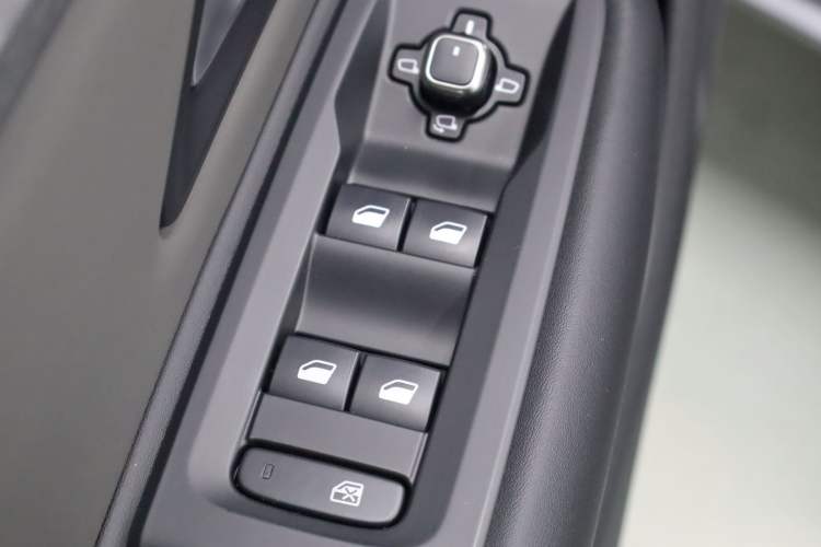 Used Citroen C5 X 2025 Model 1.6T Overseas Edition Interior 1