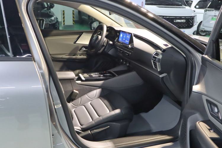 Used Citroen C5 X 2025 Model 1.6T Overseas Edition Interior 11