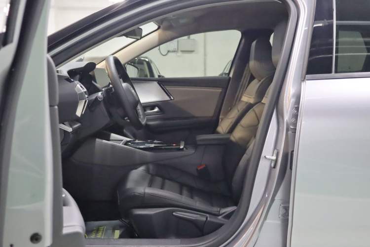 Used Citroen C5 X 2025 Model 1.6T Overseas Edition Interior 6